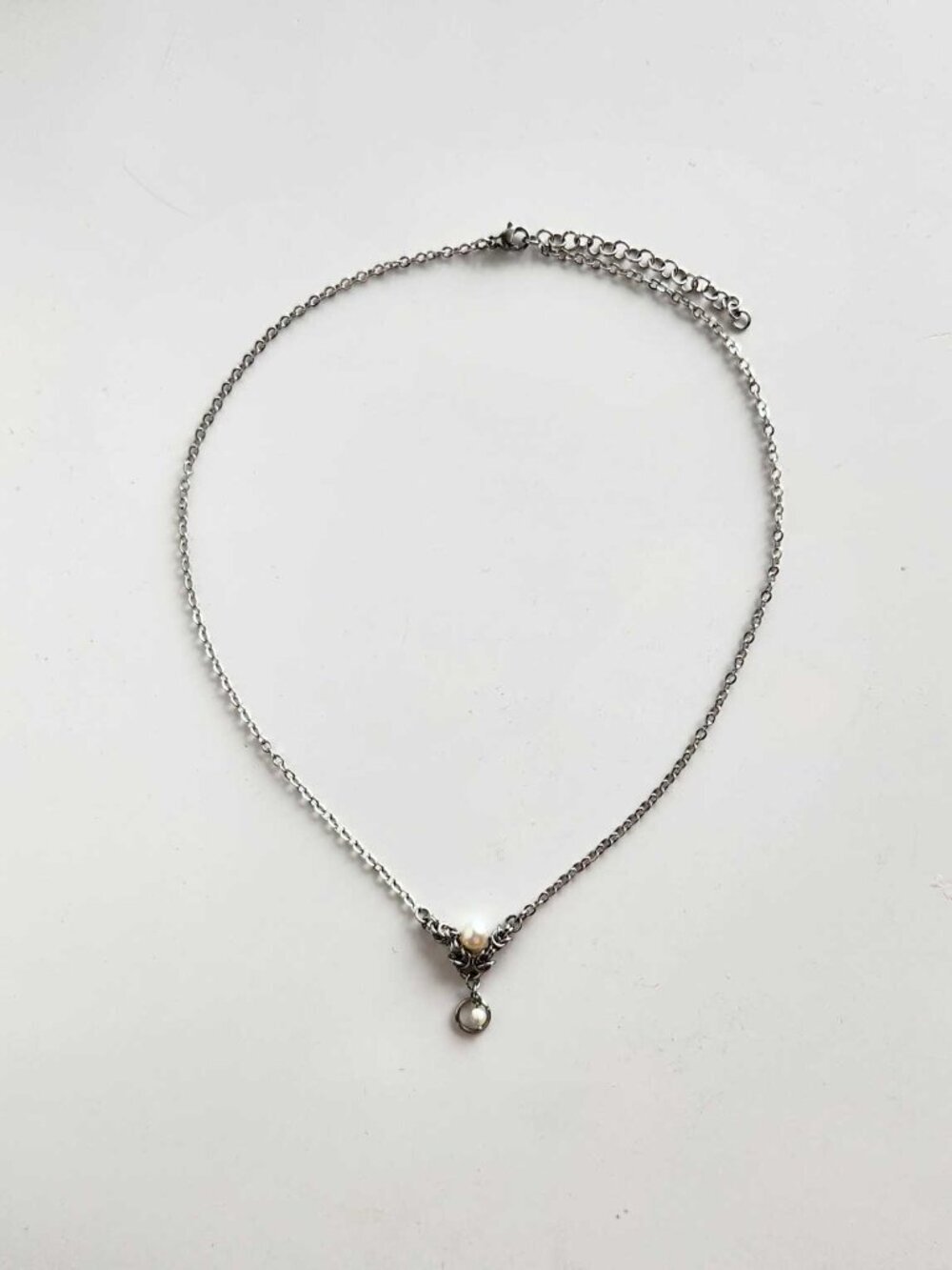 Vintage dainty silver and genuine white pearl necklace - Picture 7 of 10